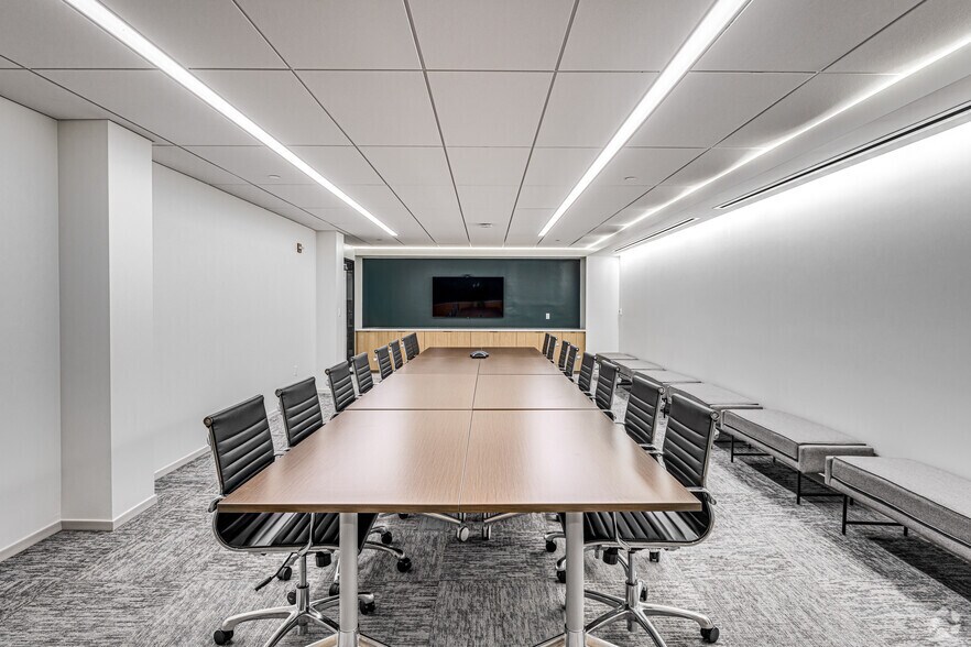 More Photos Of 205 Datura St, West Palm Beach Office For Lease