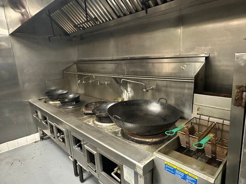 More Photos Of 3500 Wilshire Blvd, Los Angeles General Retail For Sale