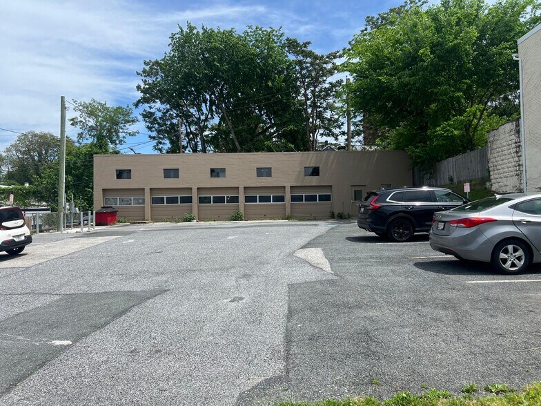 More Photos Of 3901 Falls Rd, Baltimore Auto Repair For Lease