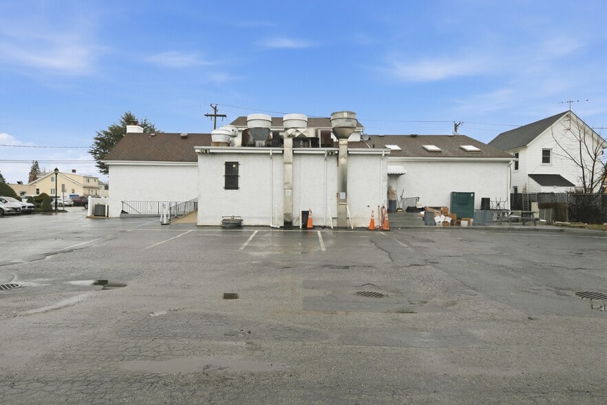 More Photos Of 410 Merrick Rd, Oceanside Restaurant For Sale