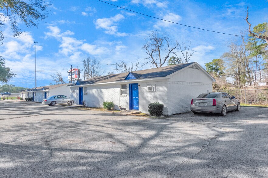 More Photos Of 409 Austin Rd, Conroe Apartments For Sale