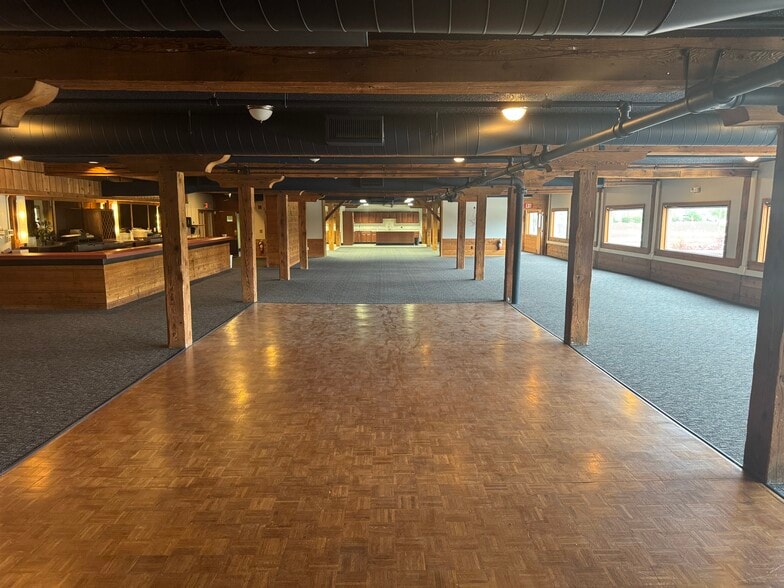 More Photos Of 712 Riverfront Dr, Sheboygan Office For Lease