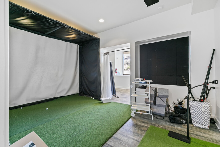 More Photos Of 9925 Commerce Ave, Tujunga Storefront For Sale