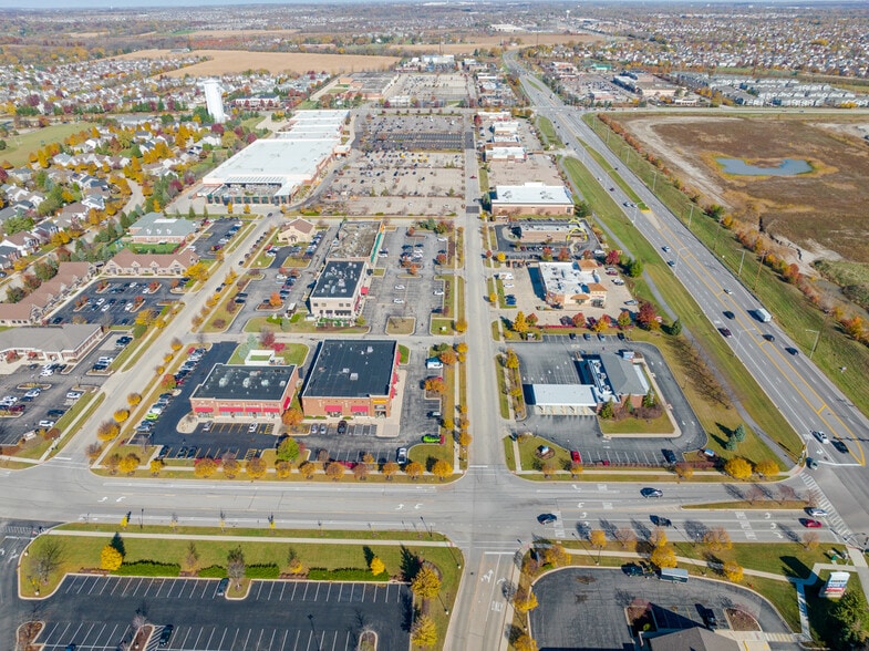 More Photos Of 474 Redington Dr, South Elgin Auto Dealership For Sale