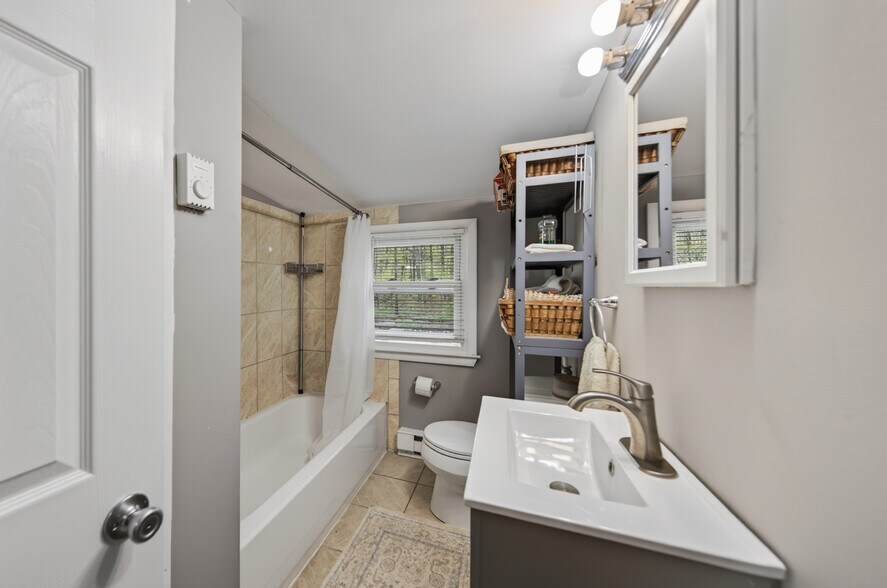 More Photos Of 187 Breakneck Rd, Highland Lakes Storefront Retail Residential For Sale