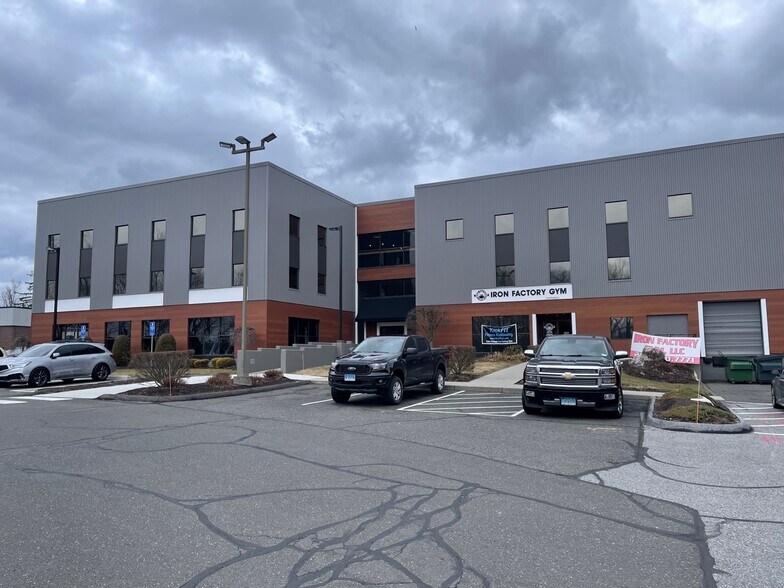 Primary Photo Of 195 Federal Rd, Brookfield General Retail For Lease