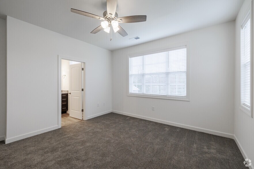 More Photos Of 41 Wttr Ln, Westminster Apartments For Sale