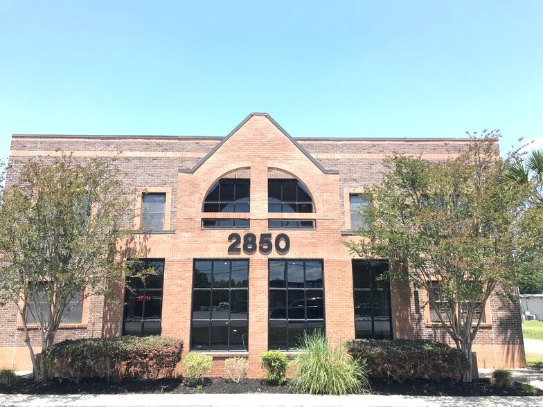 More Photos Of 2850 Ashley Phosphate Rd, North Charleston Office For Lease