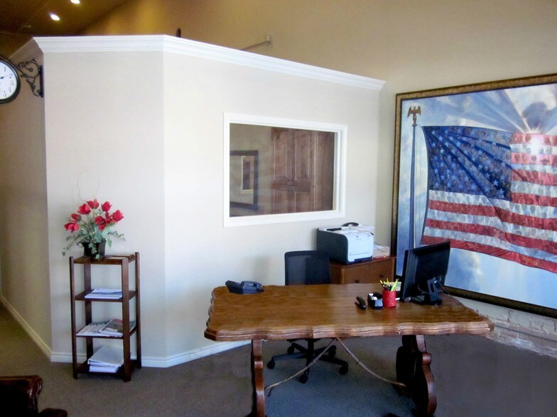 More Photos Of 208 N Bryan Ave, Bryan Office Residential For Lease