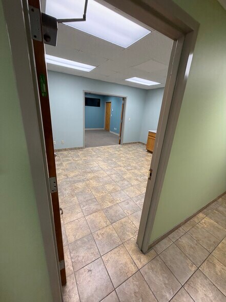 More Photos Of 111 Capital Ct, Nicholasville Warehouse For Lease