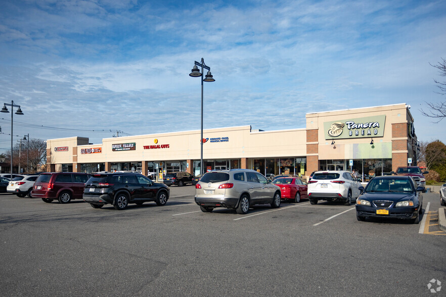 Primary Photo Of 901-919 Broadhollow Rd, Farmingdale General Retail For Lease