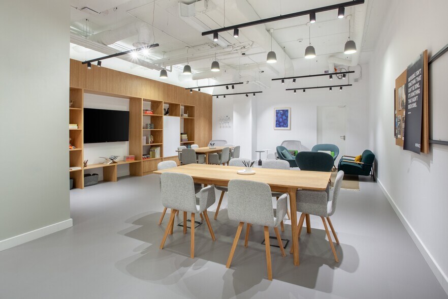 More Photos Of 10156 Perkins Rowe, Baton Rouge Coworking Space