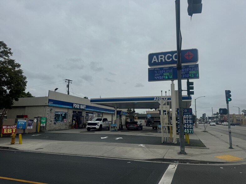 More Photos Of 3201 E 7th St, Long Beach Service Station For Sale