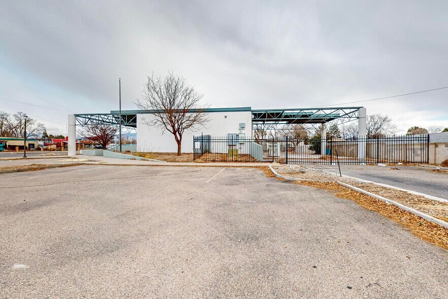 More Photos Of 6410 Gibson Blvd SE, Albuquerque Bank For Sale