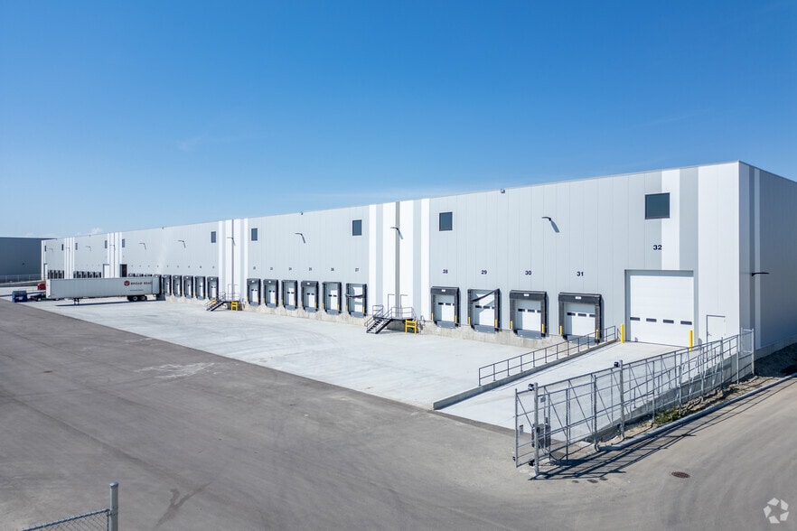 More Photos Of 11600 Stonehill Dr NE, Calgary Warehouse For Lease