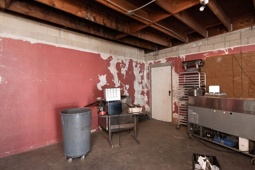 More Photos Of 132 S 1st St, Turlock Storefront For Sale