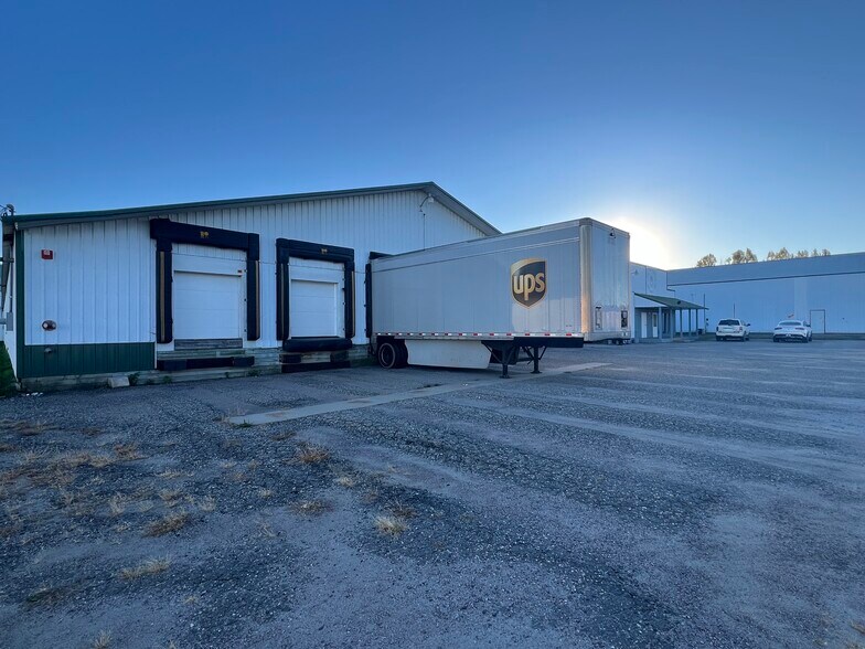 More Photos Of 480 Park Ave E, Eden Valley Warehouse For Sale