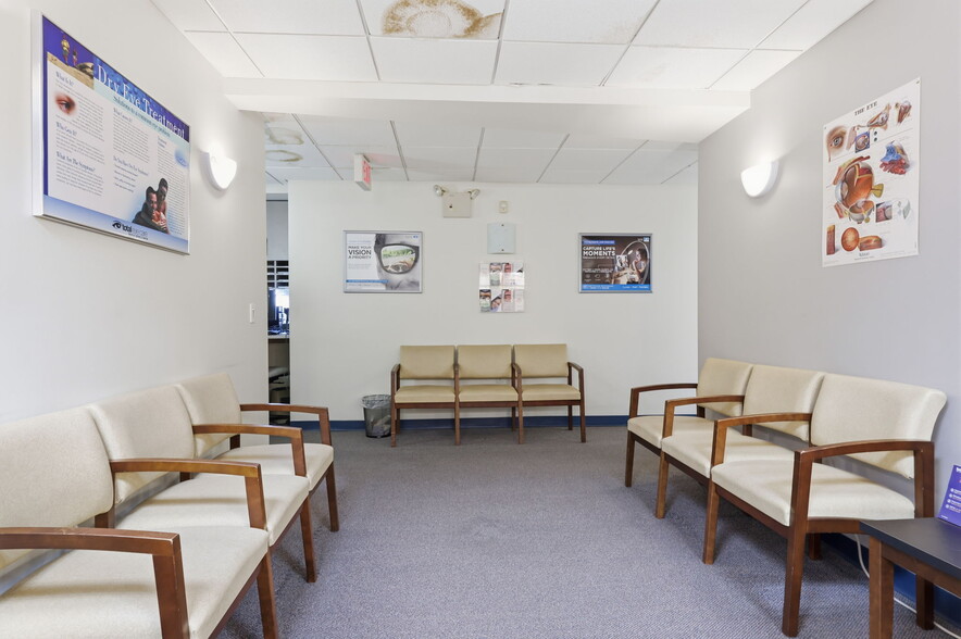 More Photos Of 1568 Woodbourne Rd, Levittown Office For Lease