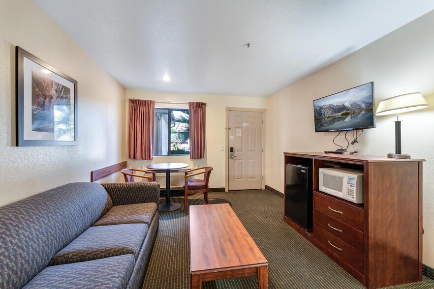 More Photos Of 260 W Main St, Vernal Hotel For Sale