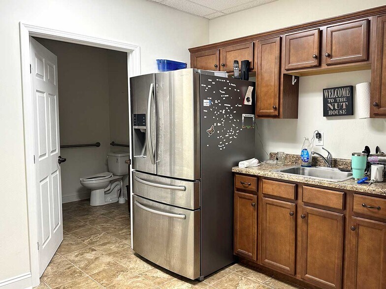 More Photos Of 1120 By Pass Rd, Vinton Medical For Sale