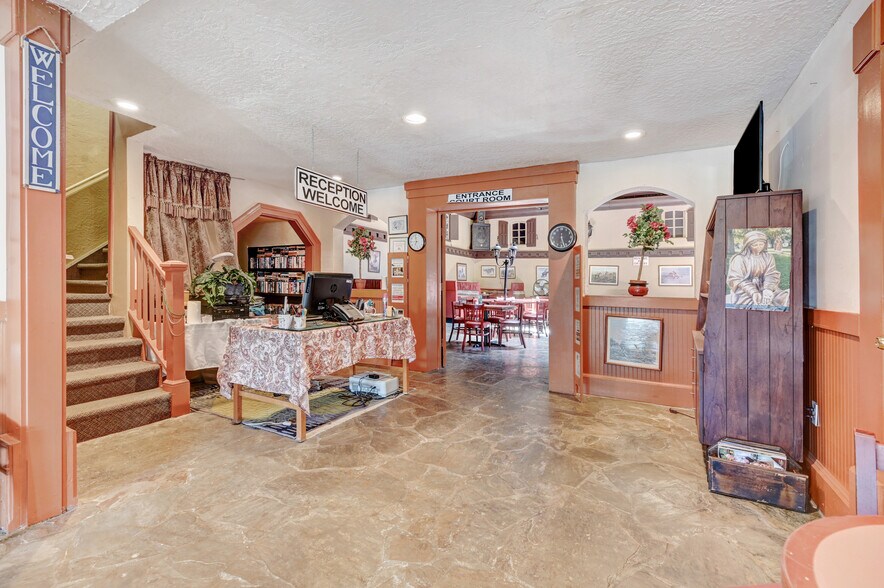 More Photos Of 300 N Cocoa Blvd, Cocoa Restaurant For Lease