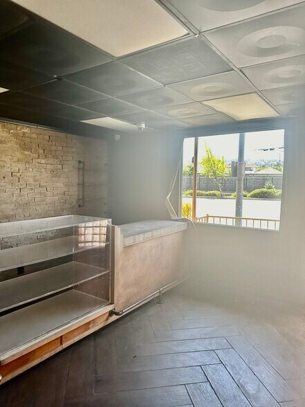 More Photos Of 5277 W Jefferson Blvd, Los Angeles General Retail For Sale