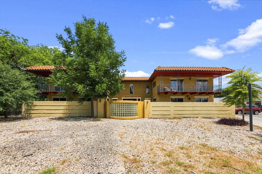 More Photos Of 1131 Babcock Rd, San Antonio Office Residential For Sale