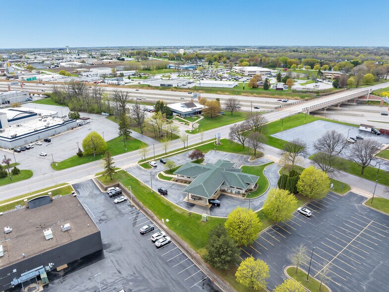 More Photos Of 960 Hansen Rd, Green Bay Office For Lease