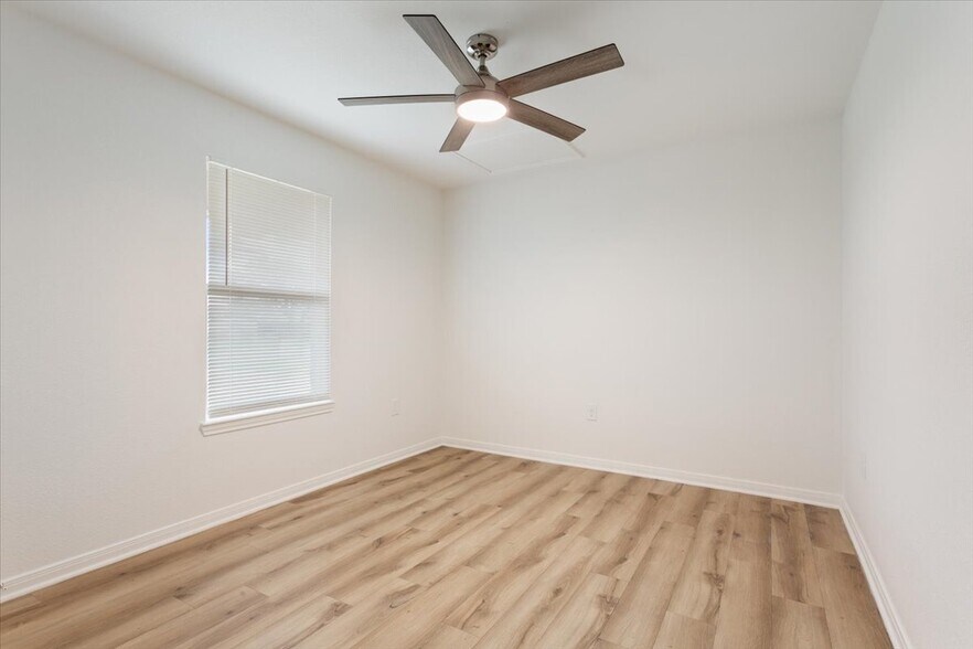 More Photos Of Gruver Circle, Hewitt Apartments For Sale