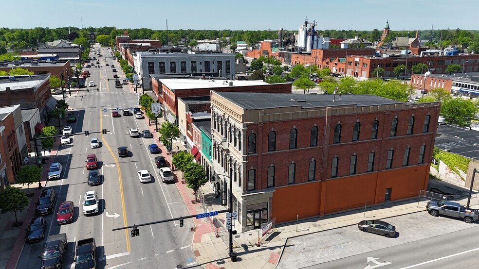 More Photos Of 300 Clinton St, Defiance Storefront Retail Residential For Lease