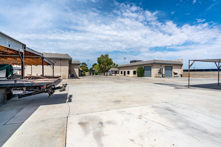 More Photos Of 39126-39130 3rd St E, Palmdale Service For Sale