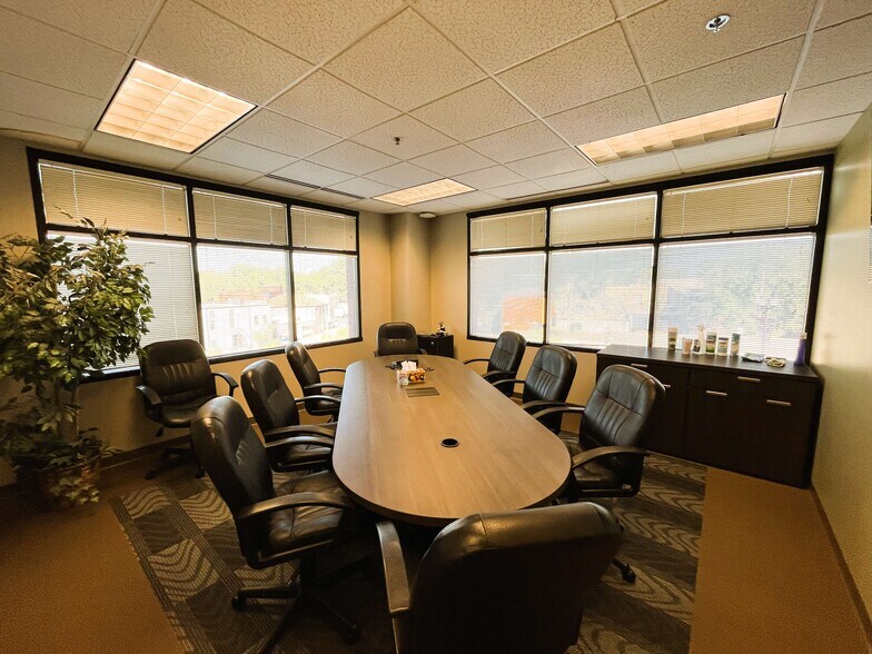 More Photos Of 20 Allen Ave, Webster Groves Office For Lease