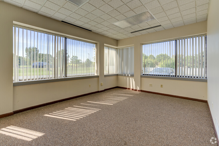 More Photos Of 2370 S Linden Rd, Flint Office For Lease