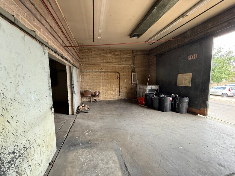 More Photos Of 298 N Pine St, Globe Light Distribution For Sale