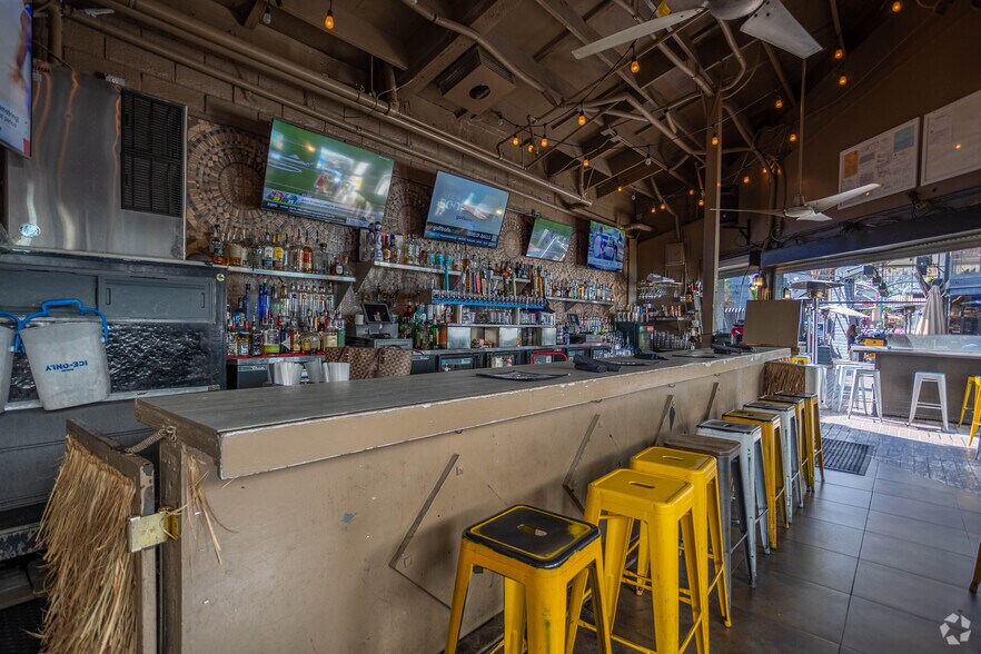 More Photos Of 266 S Palm Canyon Dr, Palm Springs Restaurant For Sale