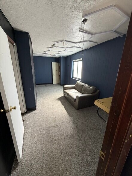 More Photos Of 41 Lyon Ave, Kansas City Freestanding For Lease