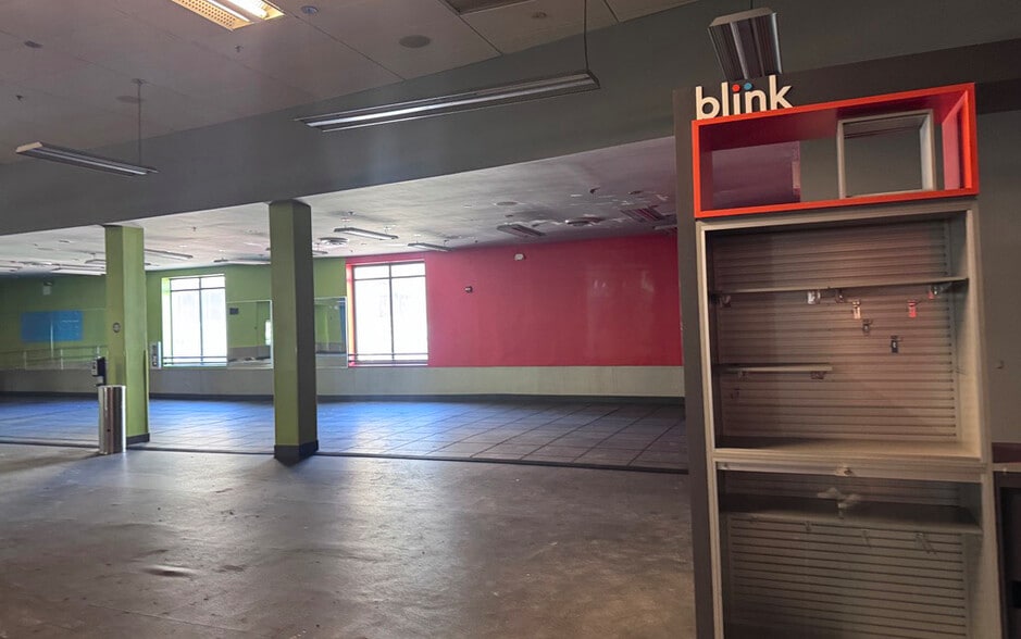 More Photos Of 16302 Jamaica Ave, Jamaica Freestanding For Lease