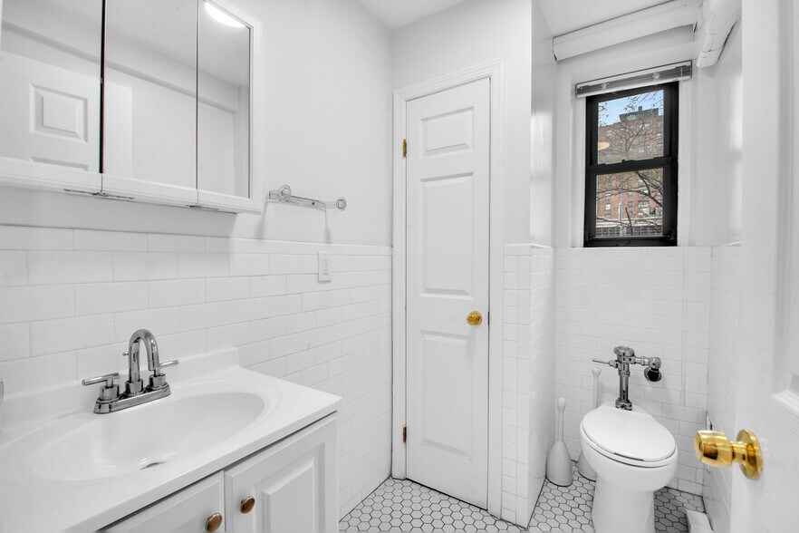 More Photos Of 98120 Queens Blvd, Rego Park Apartments For Sale