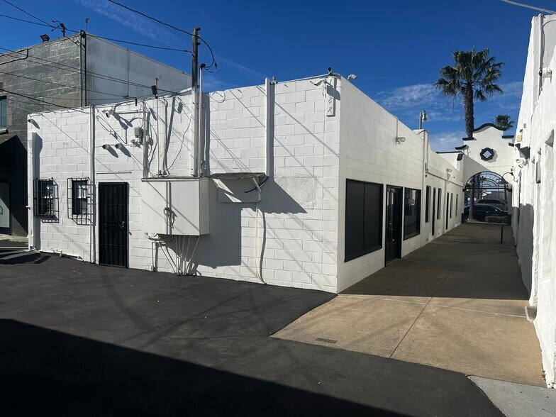 More Photos Of 1810 Newport Blvd, Costa Mesa General Retail For Sale