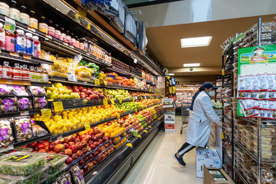 More Photos Of 163-30 Cross Bay Blvd, Howard Beach Supermarket For Sale