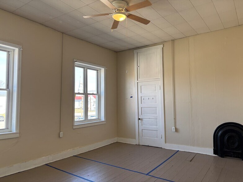 More Photos Of 122 N Market St, Waverly Storefront For Sale