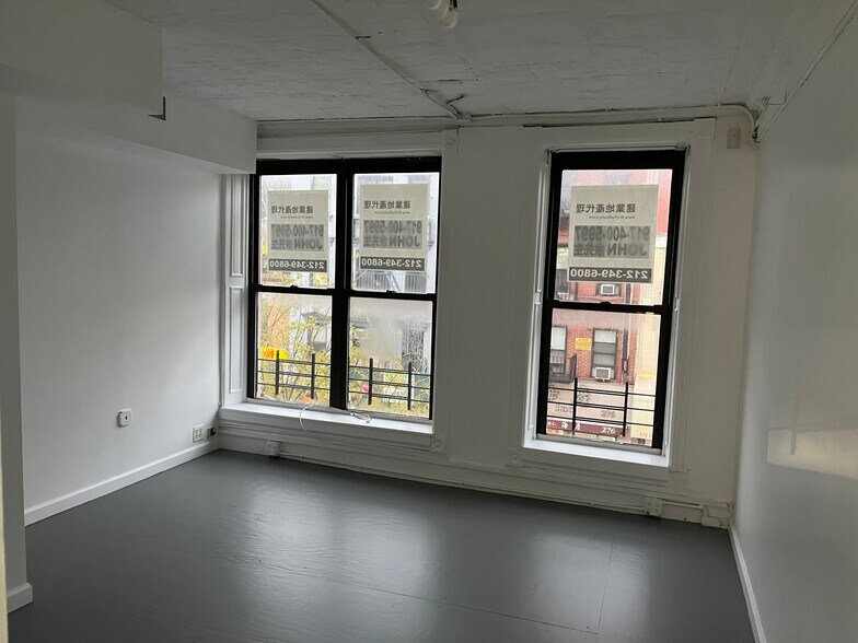 More Photos Of 277 Grand St, New York Storefront Retail Office For Lease