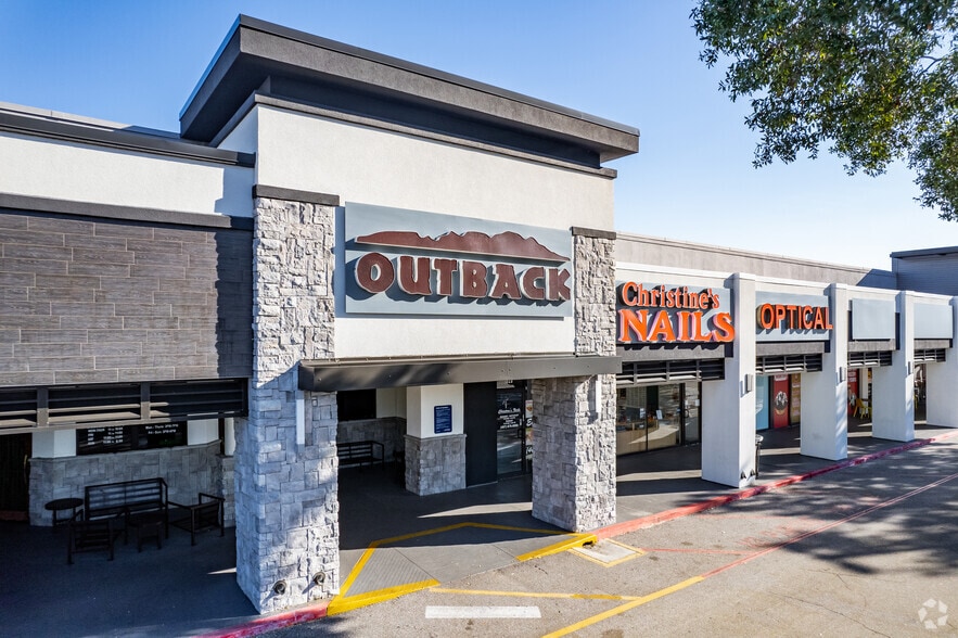 More Photos Of 1905-1999 Aloma Ave, Winter Park General Retail For Lease