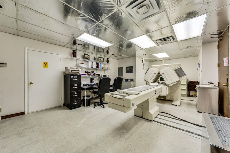 More Photos Of 8345 Walnut Hill Ln, Dallas Medical For Sale