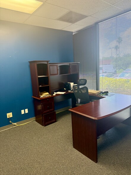 More Photos Of 5910 Breckenridge Pky, Tampa Light Distribution For Lease