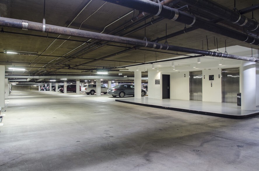 More Photos Of 6800 Owensmouth Ave, Woodland Hills Office For Lease