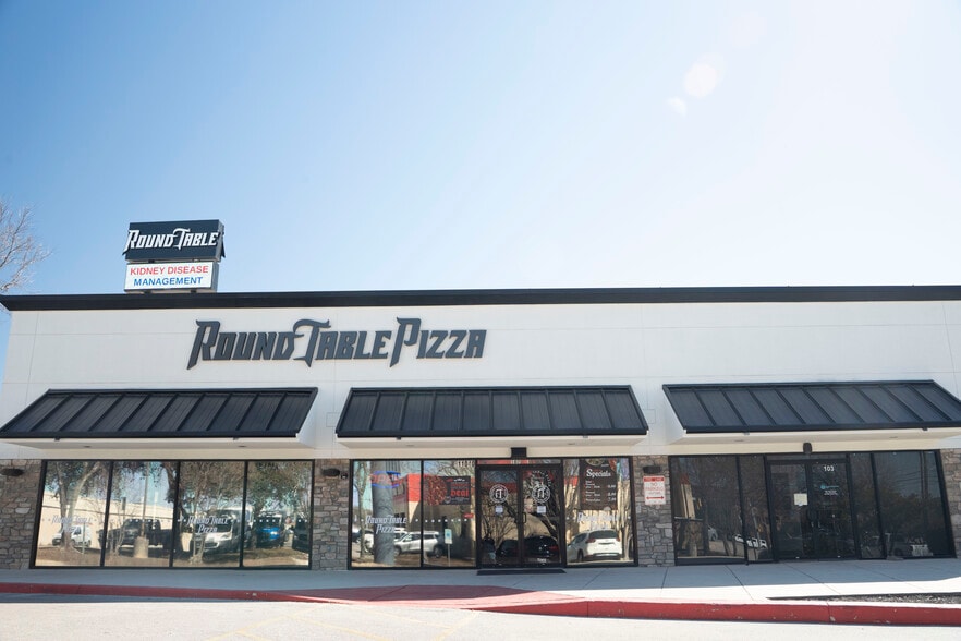 More Photos Of 11040 W IH-10, San Antonio Restaurant For Lease