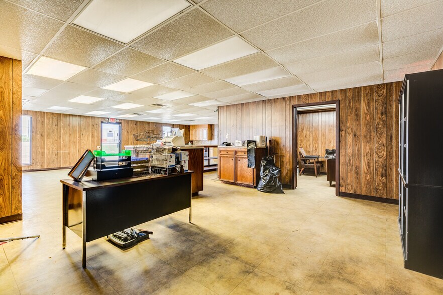 More Photos Of 6322 E Highway 332, Freeport Warehouse For Sale