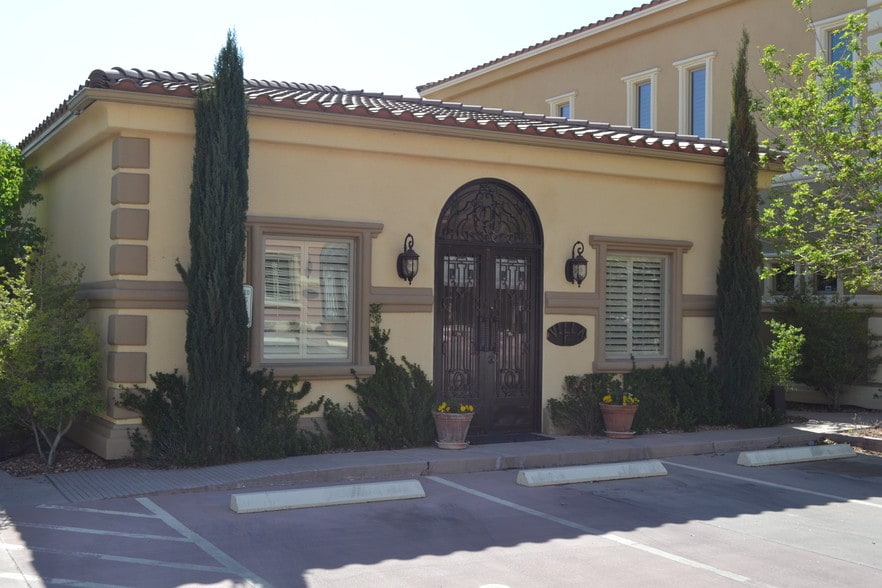 More Photos Of 154 N Festival Dr, El Paso Office For Sale