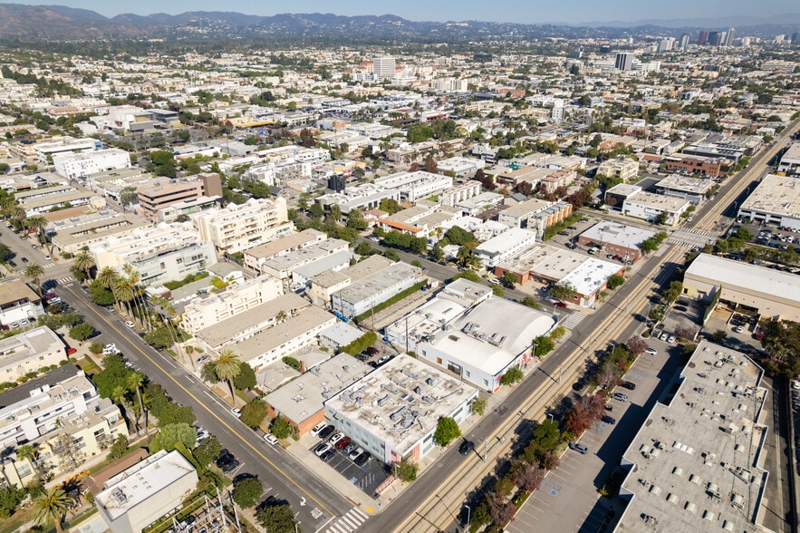 More Photos Of 903 Colorado Ave, Santa Monica Light Distribution For Sale